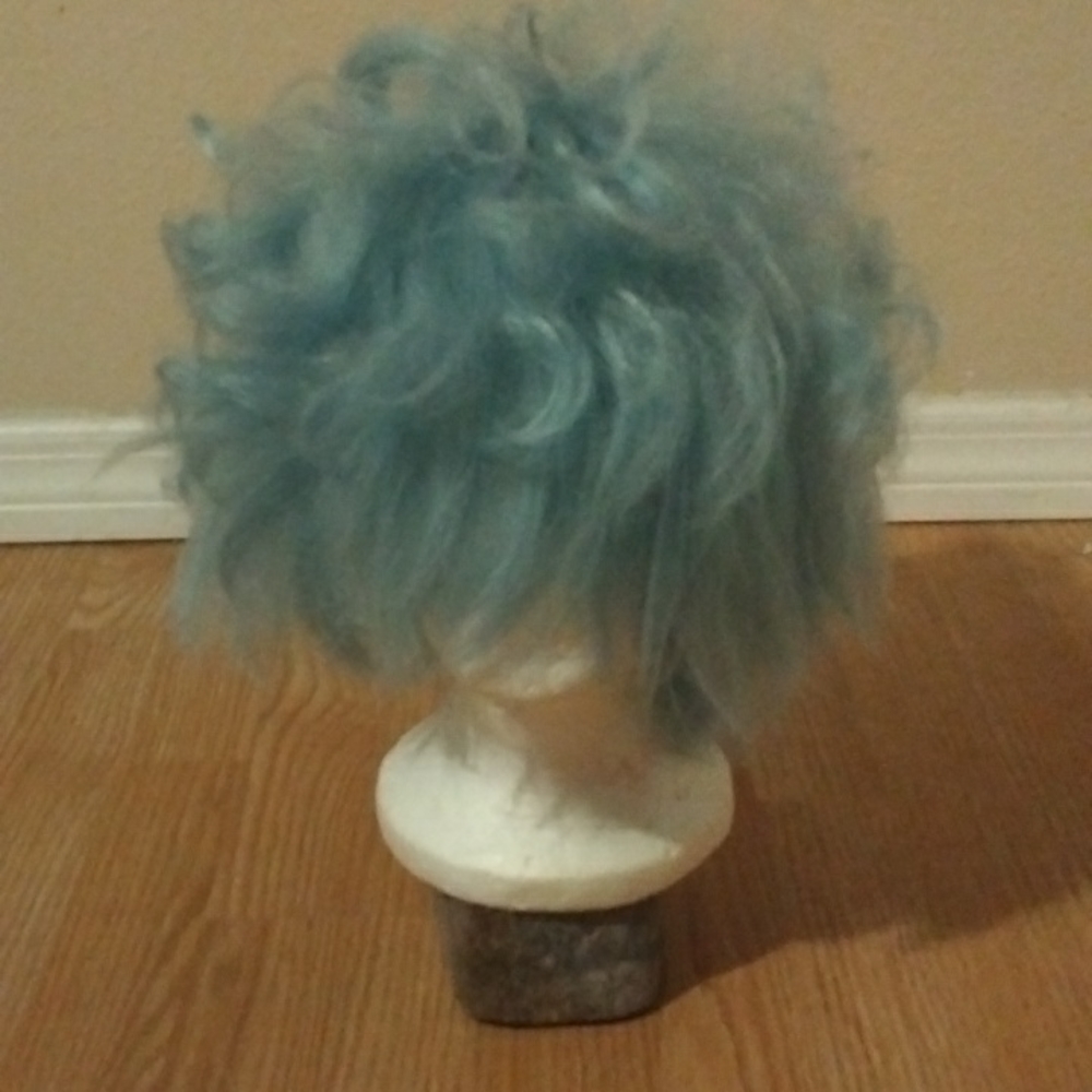 blue wig shigaraki